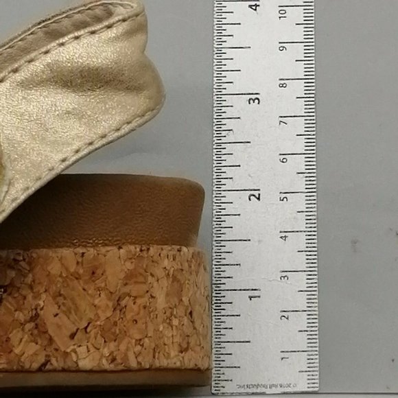 Maurices Womens Felicity Wedge Heel Ankle Strap Sandal Cushioned Gold Sz 7 - Picture 7 of 9